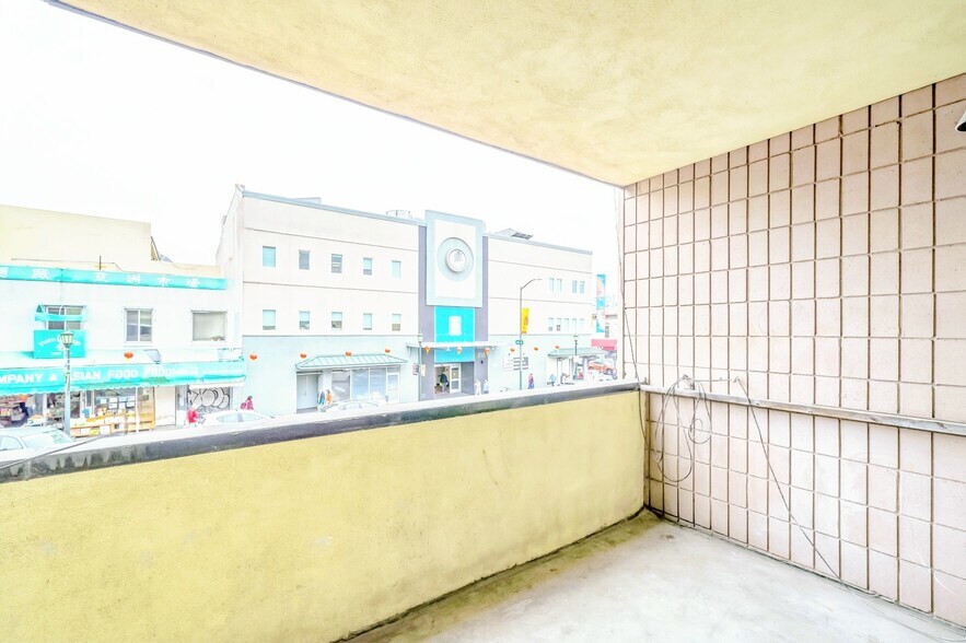 More Photos Of 823 Webster St, Oakland Storefront Retail Residential For Sale