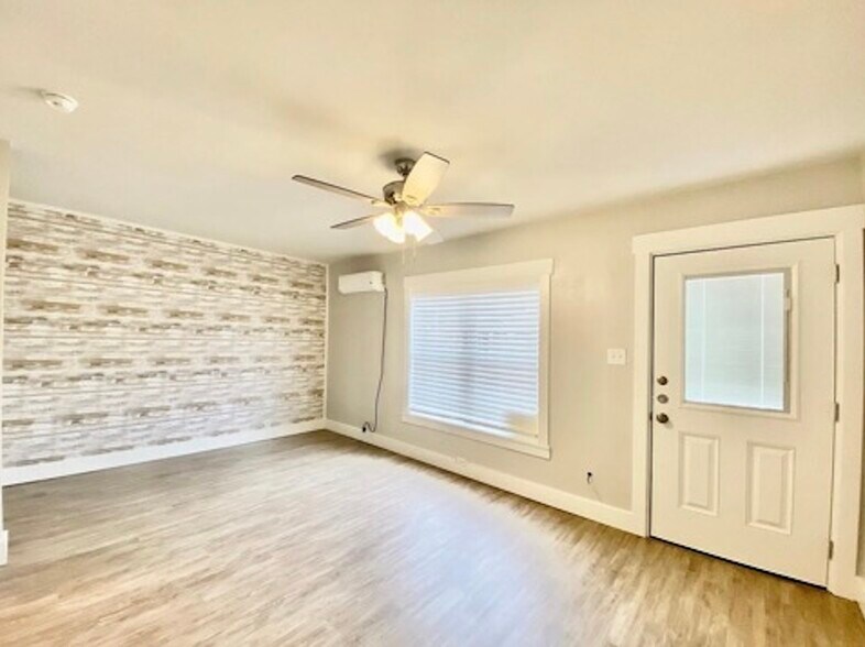 More Photos Of 1520 D St, Floresville Apartments For Sale