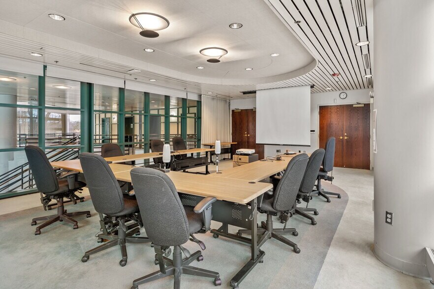 More Photos Of 1000 Northbrook Dr, Trevose Office For Sale