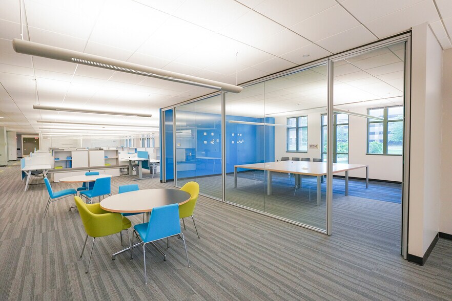 More Photos Of 6240 Sprint Pky, Overland Park Unknown For Sale