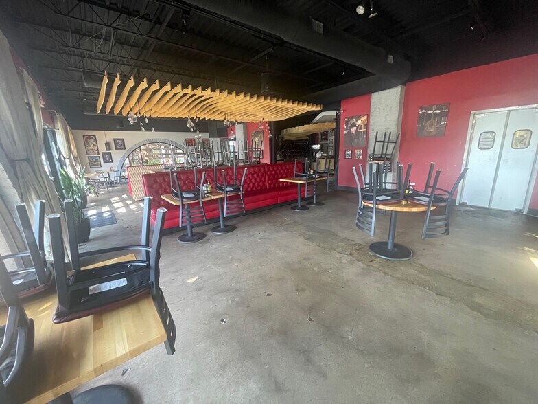 More Photos Of 4323 S Interstate 35, Austin Restaurant For Sale