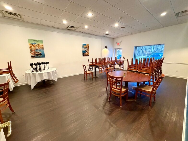 More Photos Of 136-154 Rifle Camp Rd, Woodland Park General Retail For Sale