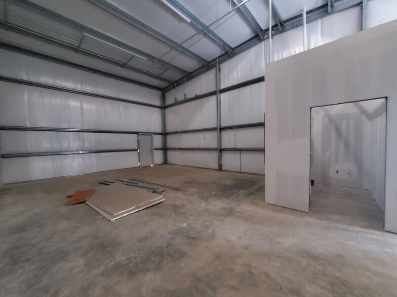 More Photos Of 1722 Cargill, Willis Flex For Sale