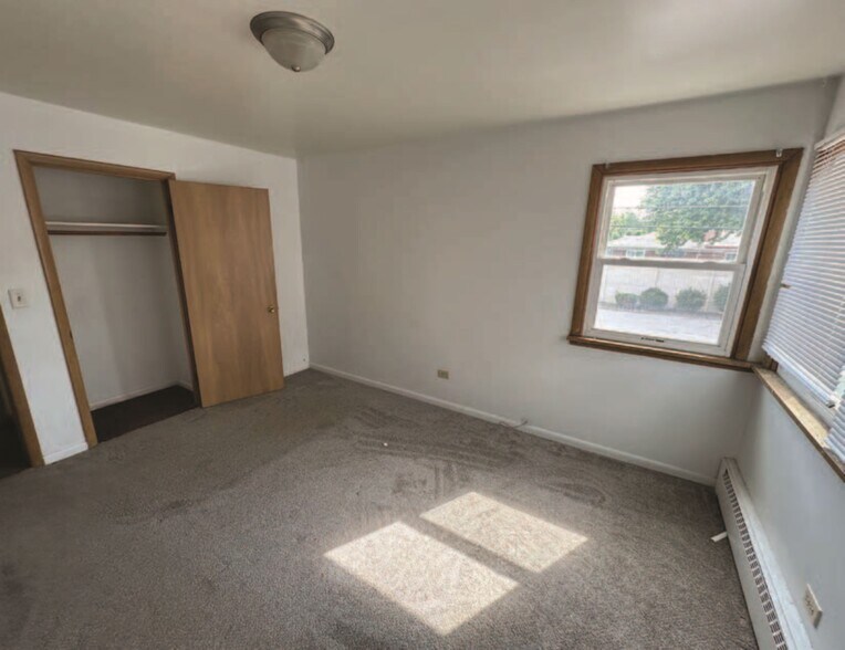 More Photos Of 17933 Torrence Ave, Lansing Multifamily For Sale