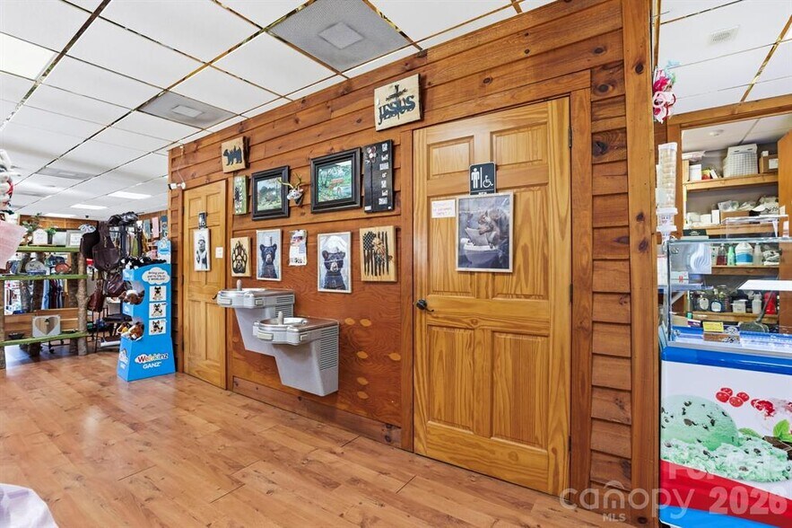 More Photos Of 10932 Rosman Hwy, Lake Toxaway Freestanding For Sale