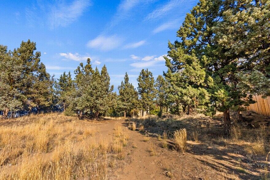 More Photos Of 2101 NE Holliday Ave, Bend Land For Sale
