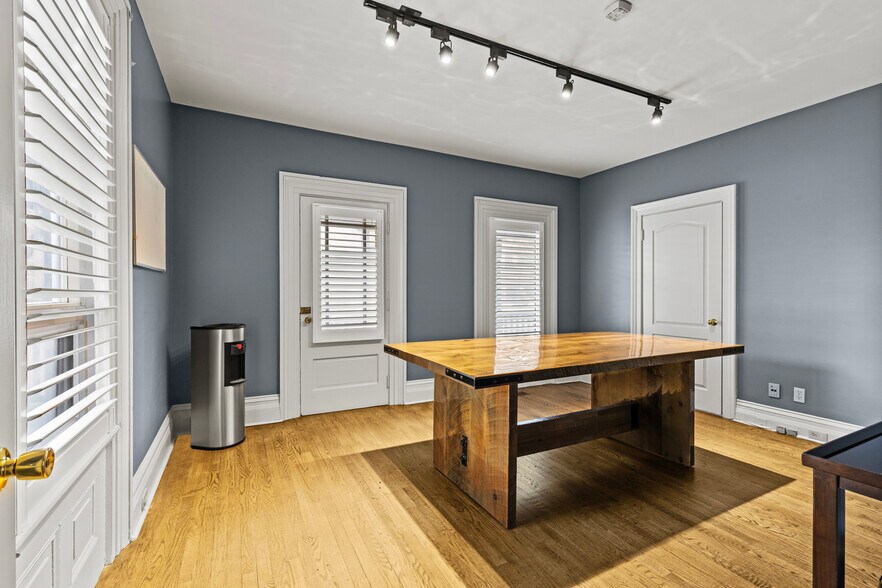 More Photos Of 196 King St, St Catharines Office For Sale