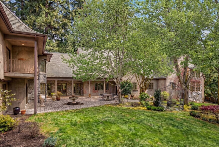 More Photos Of 1500 SE Waverly Dr, Portland Office Residential For Sale