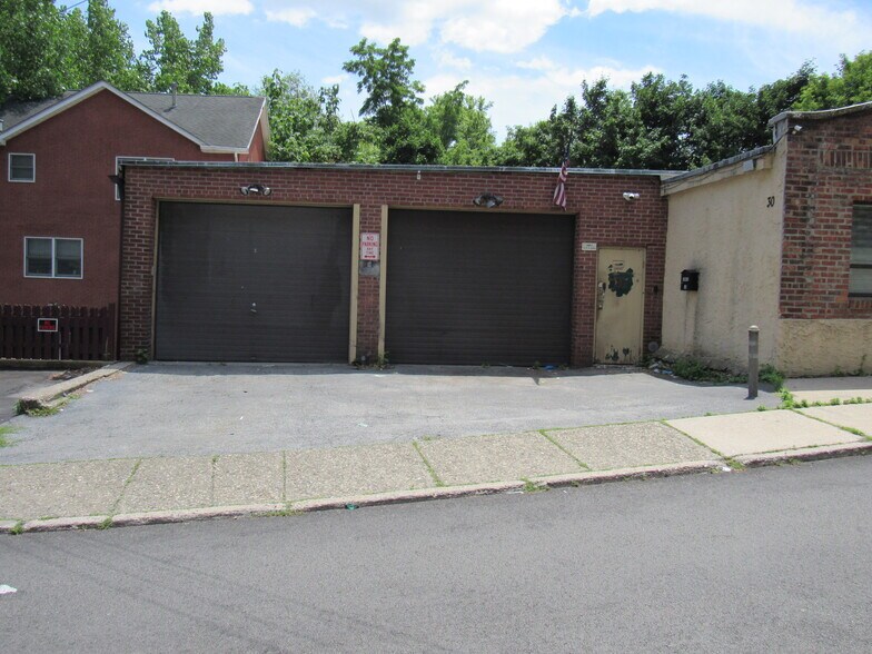 More Photos Of 32 Aqueduct St, Ossining Warehouse For Lease