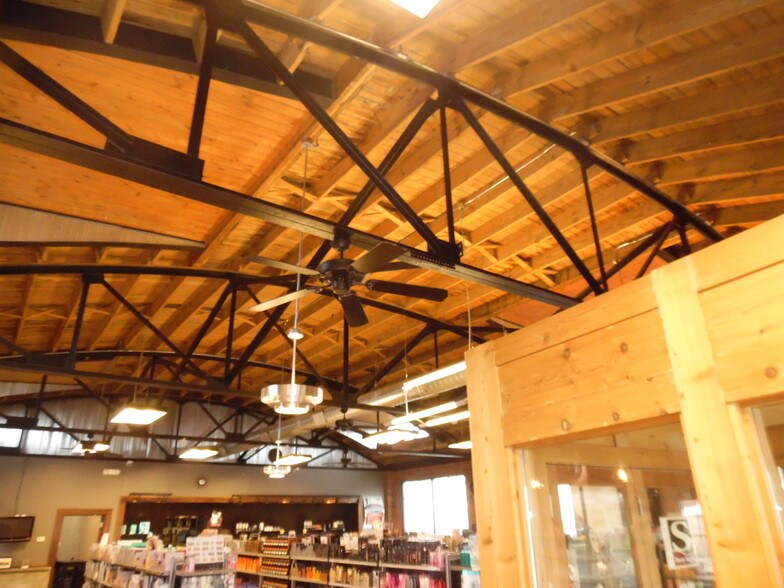 More Photos Of 315 S 9th St, Mount Vernon Showroom For Sale