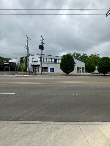 More Photos Of 10 Southmoor Cir N, Kettering Medical For Sale