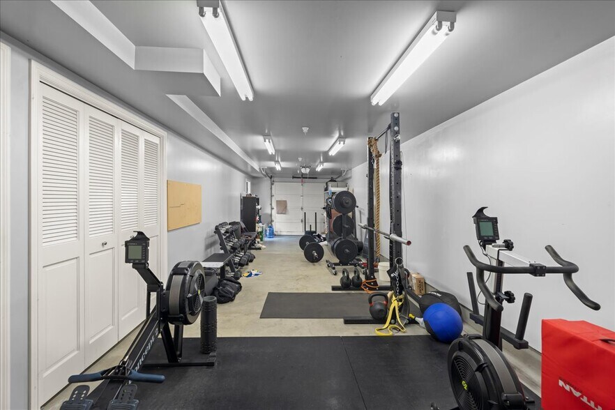 More Photos Of 808 Edgehill Dr, Burlingame General Retail For Sale