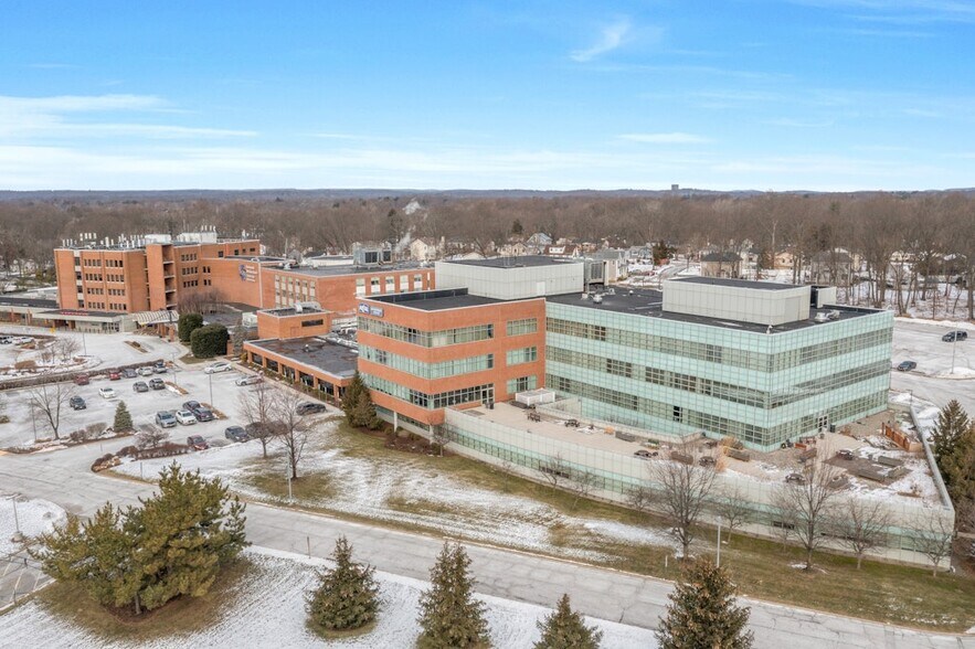 More Photos Of 440 Old Hook Rd, Emerson Medical For Lease