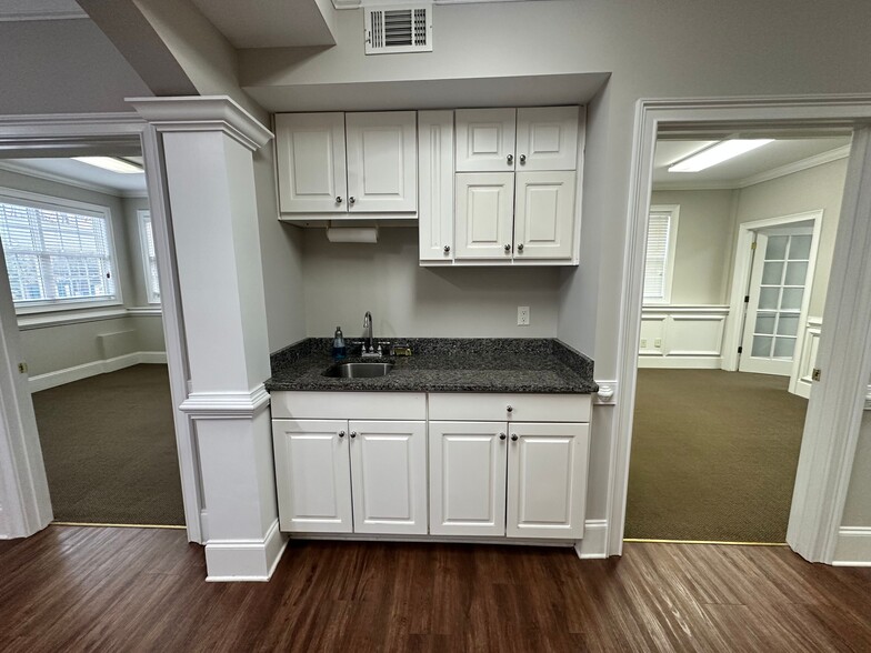 More Photos Of 327 Dahlonega St, Cumming Medical For Sale