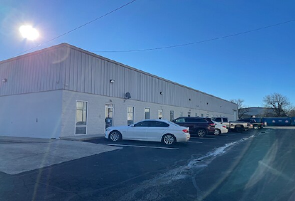 More Photos Of 470 Conway Ct, Lexington Light Distribution For Lease