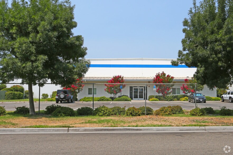 More Photos Of 1002 Commerce Dr, Madera Warehouse For Sale