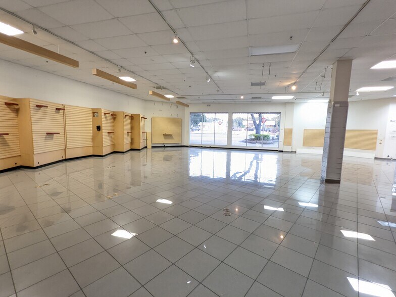 More Photos Of 614 E Altamonte Dr, Altamonte Springs Freestanding For Sale