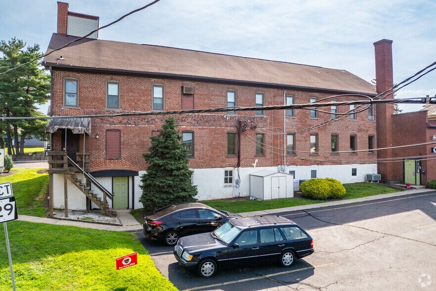 More Photos Of 437 Dotts St, Pennsburg Office For Lease