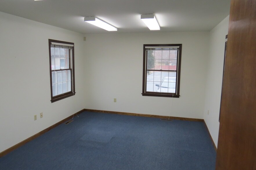 More Photos Of 131 Ridge Rd, Munster Office For Lease