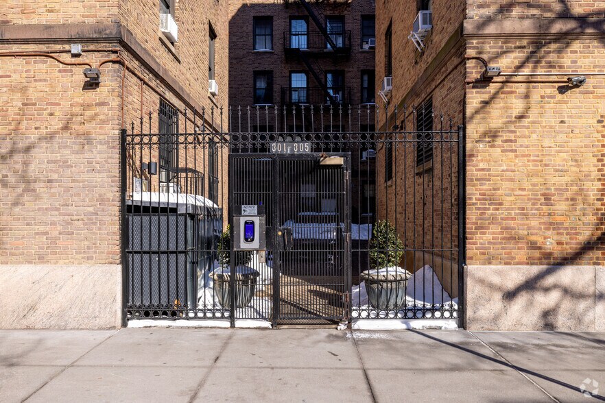 More Photos Of 177 8th Ave, New York Apartments For Lease