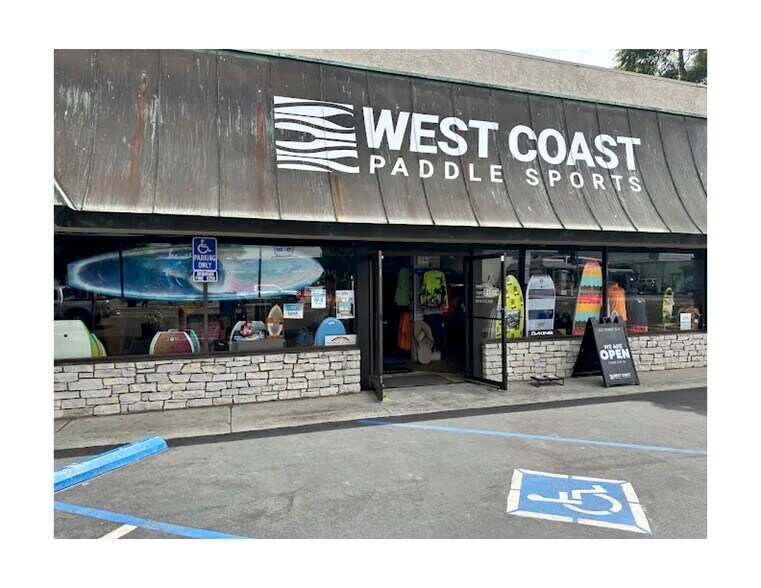 More Photos Of 1105 Rosecrans St, San Diego General Retail For Sale