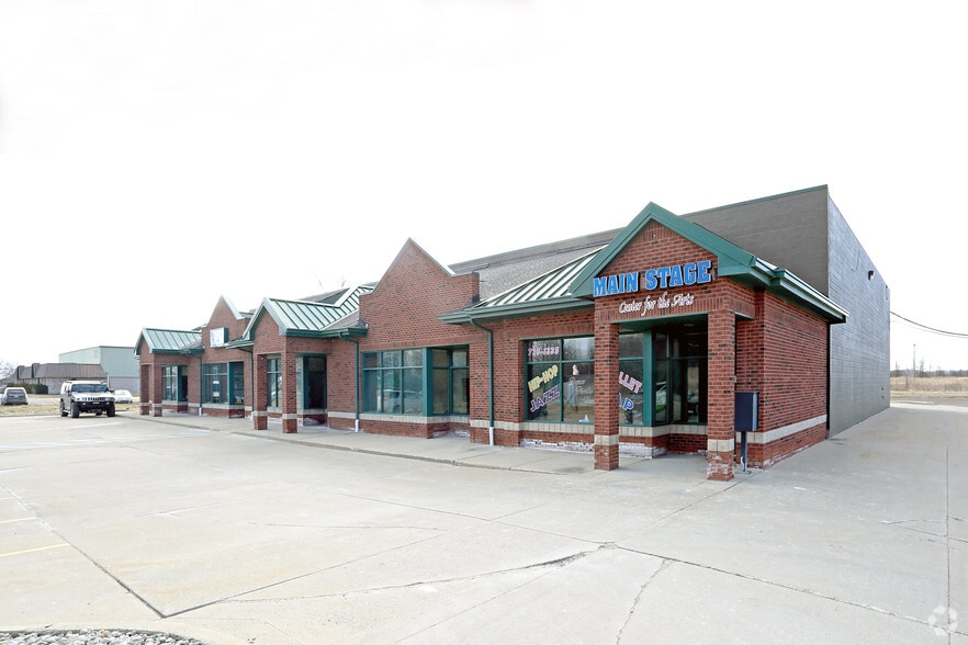More Photos Of 10113-10115 Marine City Hwy, Ira Township Showroom For Lease
