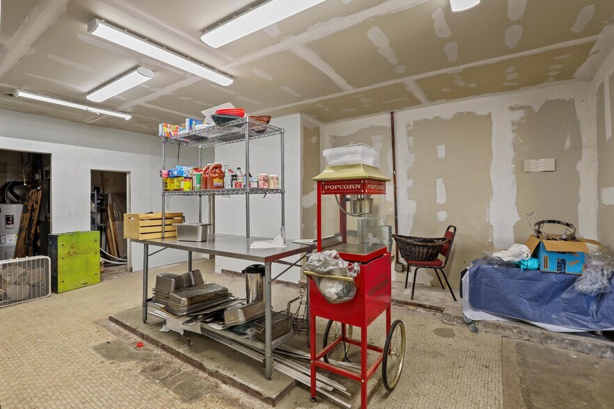 More Photos Of 607 W Main St, Payson Bar For Sale