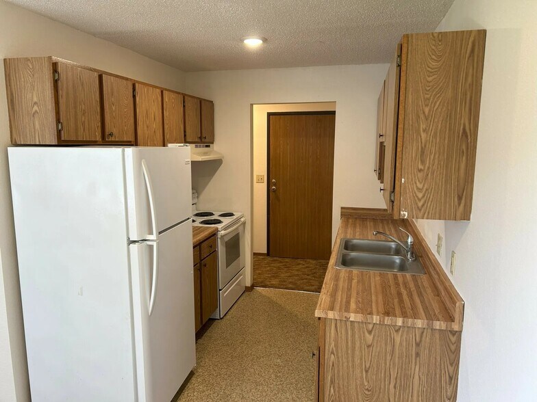 More Photos Of 411-415 S Henry St, Pierre Apartments For Sale