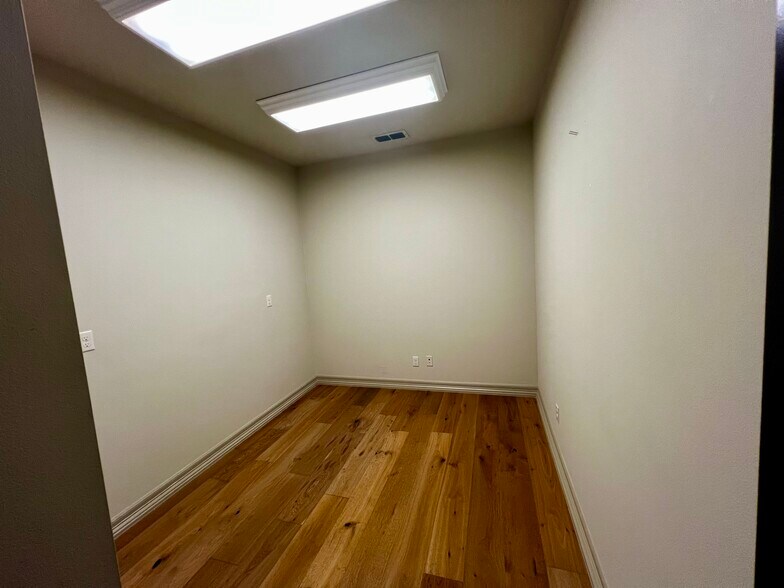 More Photos Of 11818 Warfield St, San Antonio Service For Lease