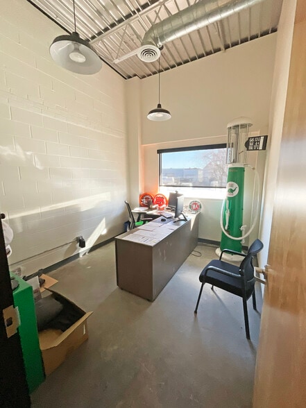 More Photos Of 1405 Woodswether Rd, Kansas City Warehouse For Sale