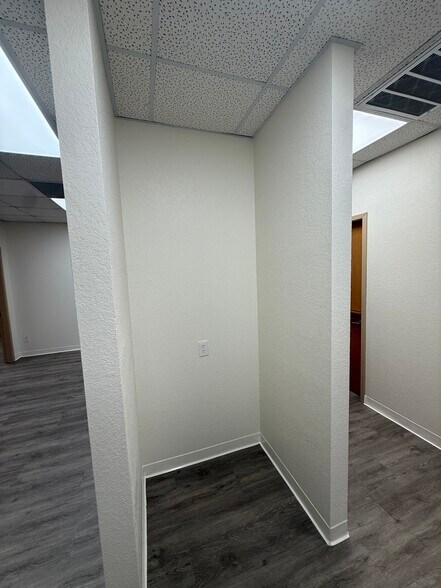 More Photos Of 2401 W Green Oaks Blvd, Arlington Office For Lease