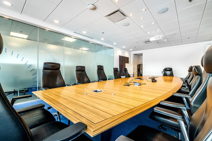 More Photos Of 2905 Pl Louis-R.-Renaud, Laval Office For Lease