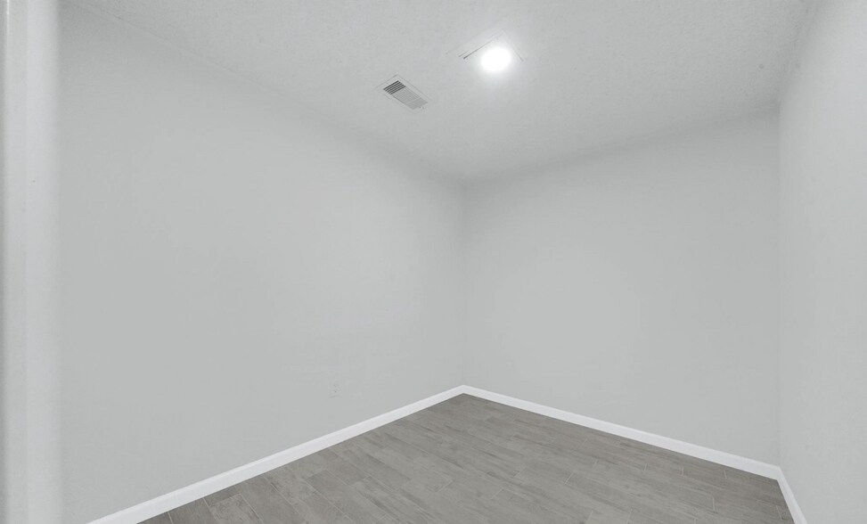 More Photos Of 522 Highway 3, La Marque Office For Lease