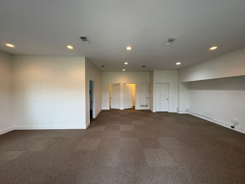 More Photos Of 1325 Shannon Rd E, Sulphur Springs Medical For Lease