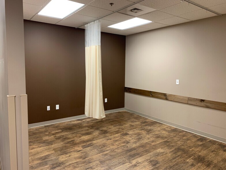 More Photos Of 354 Newnan Crossing Byp, Newnan Coworking Space