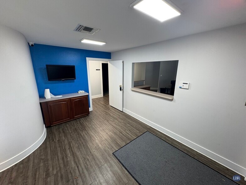 More Photos Of 1427 Aurora Rd, Melbourne Office Residential For Lease