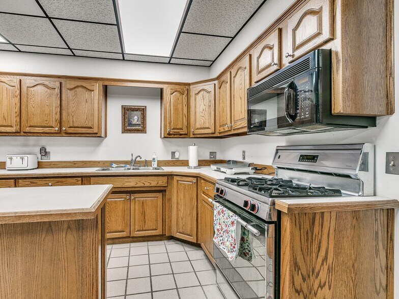 More Photos Of 3025 Westminster Rd, Nicoma Park Light Manufacturing For Sale
