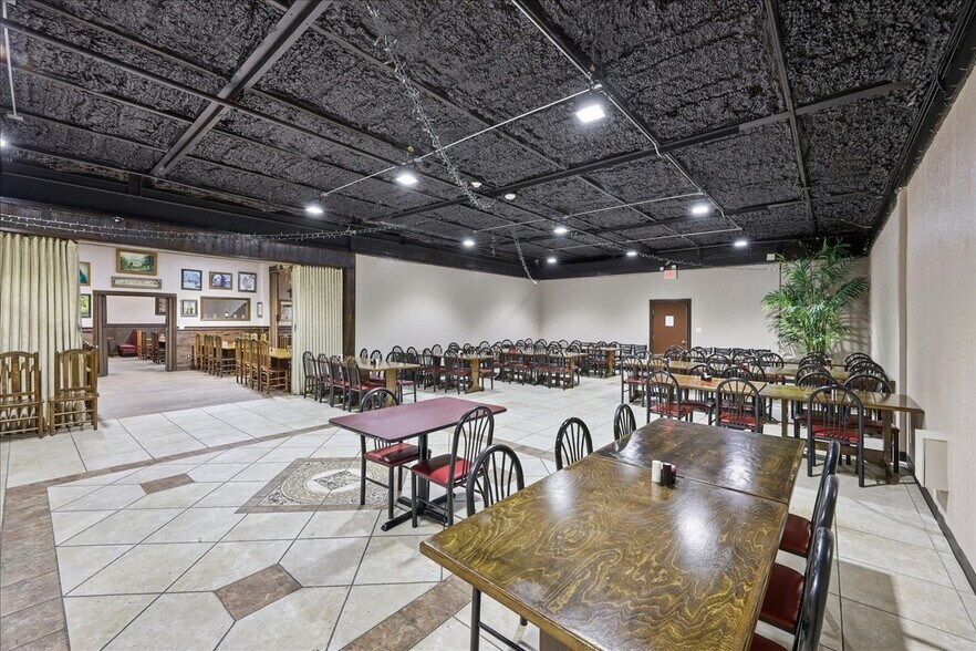 More Photos Of 3720 W Park Ave, Orange Flex For Sale