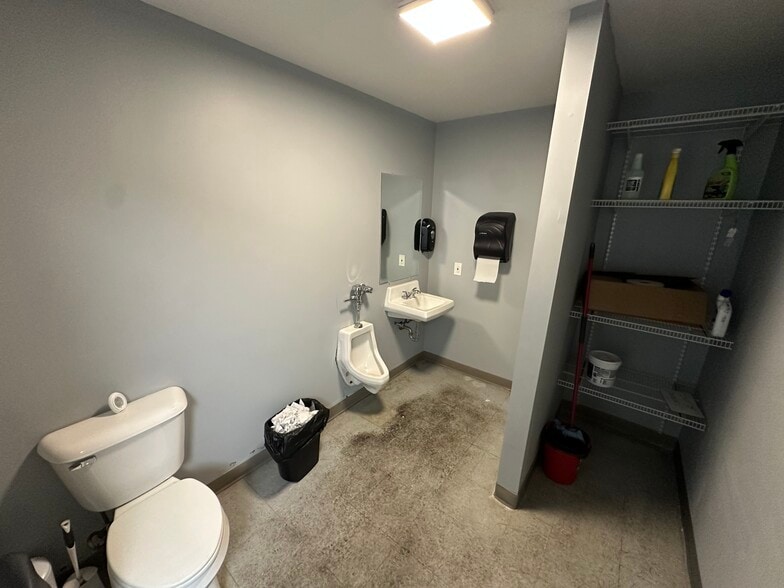 More Photos Of 6915 Urbana Rd, Springfield Warehouse For Lease