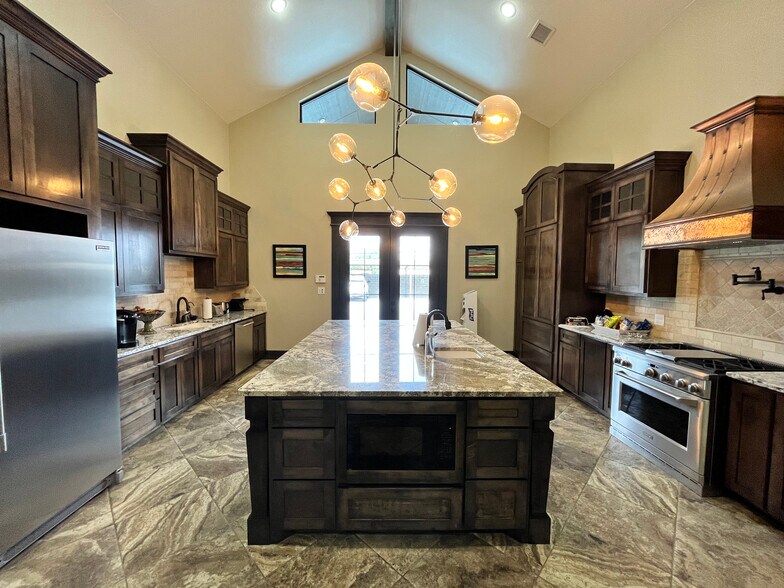 More Photos Of 4313 N County Rd W, Odessa Office For Sale