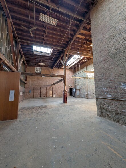 More Photos Of 1740 W Webster Ave, Chicago Light Manufacturing For Lease