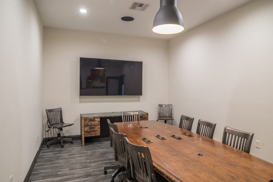 More Photos Of 1346 Motor Cir, Dallas Office For Sale