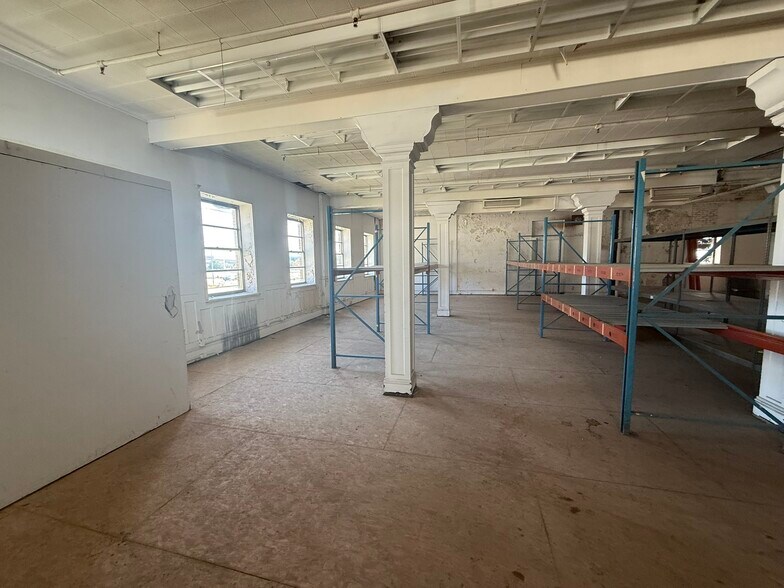 More Photos Of 1100 Cherry St, Des Moines Warehouse For Lease
