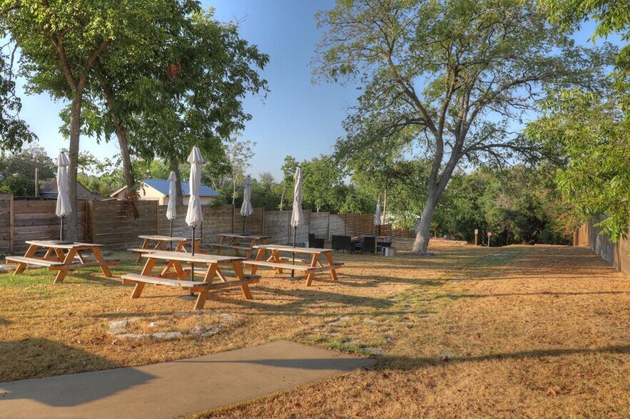 More Photos Of 405 E Main St, Fredericksburg Storefront For Lease