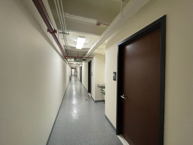 More Photos Of 1351 Northern Blvd, Manhasset Specialty For Lease