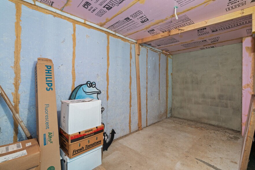 More Photos Of 8275 Carolina Blvd, Clyde General Retail For Sale