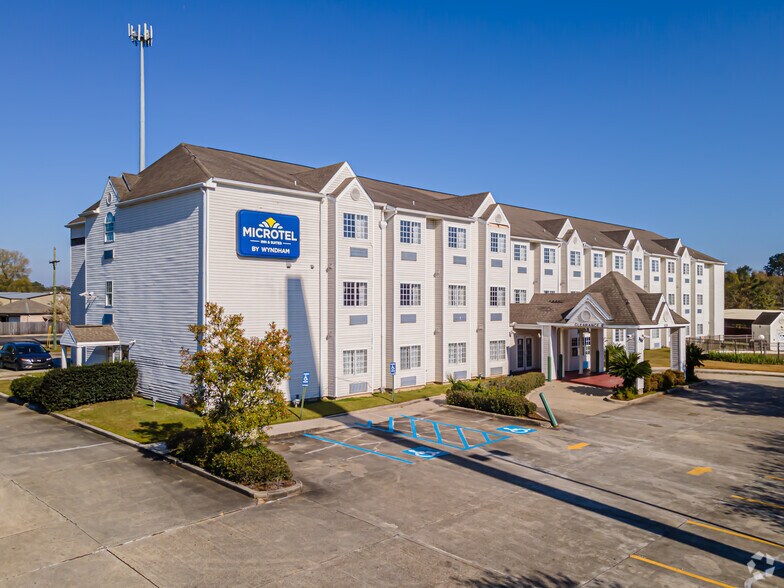 Primary Photo Of 10311 Plaza Americana Dr, Baton Rouge Hotel For Sale