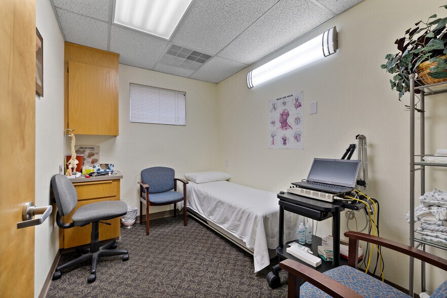 More Photos Of 7820-7822 27th St W, University Place Medical For Sale