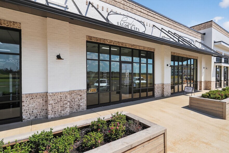 More Photos Of 1904 Houston Lake Rd, Perry Storefront For Sale