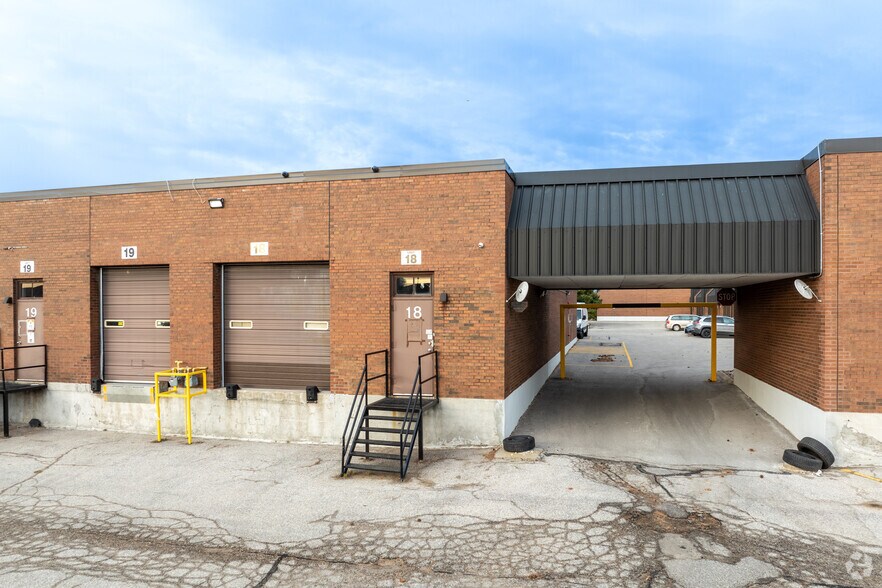 More Photos Of 270 Esna Park Dr, Markham Service For Sale